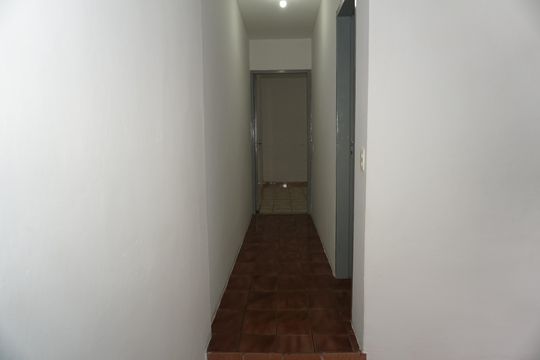 Corredor de casa para alugar com 2 quartos, 68m² em Jardim Casa Branca, Embu das Artes