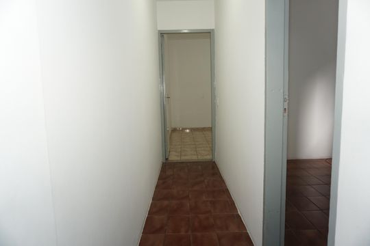 Corredor de casa para alugar com 2 quartos, 68m² em Jardim Casa Branca, Embu das Artes