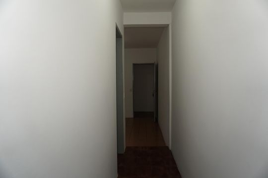 Corredor de casa para alugar com 2 quartos, 68m² em Jardim Casa Branca, Embu das Artes