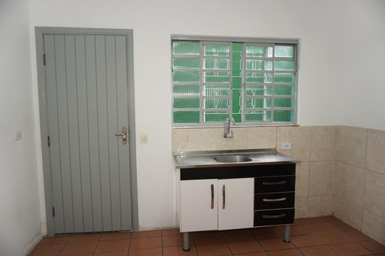 Cozinha de casa para alugar com 2 quartos, 68m² em Jardim Casa Branca, Embu das Artes