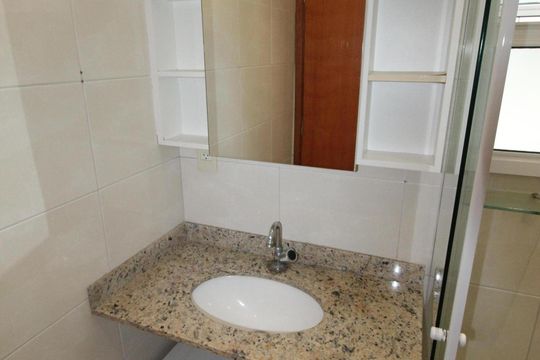 Banheiro da Suíte de apartamento para alugar com 2 quartos, 78m² em Jardim Apolo Ii, São José dos Campos