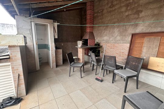 Casa para alugar com 3 quartos, 134m² em Jardim Thomaz, São Paulo