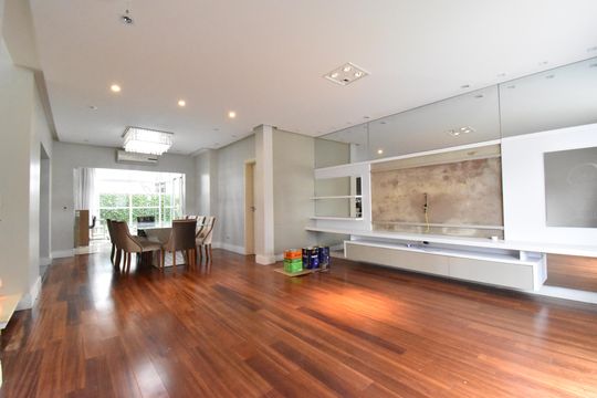 Casa de Condomínio para alugar com 4 quartos, 220m² em Xaxim, Curitiba