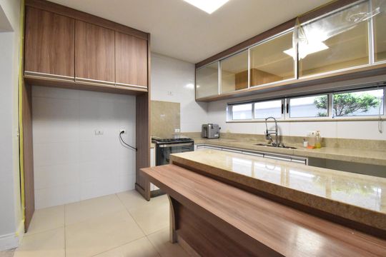 Cozinha de casa de condomínio para alugar com 4 quartos, 220m² em Xaxim, Curitiba