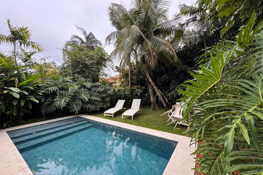 Área externa de casa de condomínio à venda com 3 quartos, 250m² em Barra da Tijuca, Rio de Janeiro