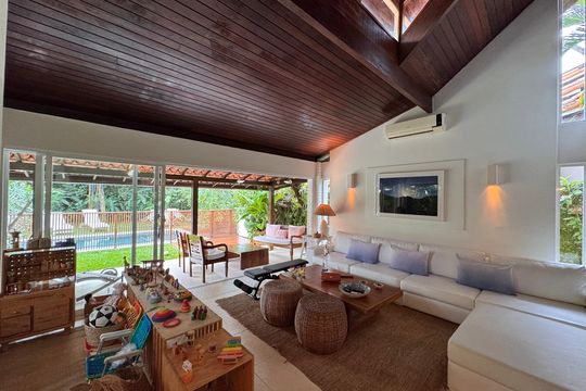 Sala de casa de condomínio à venda com 3 quartos, 250m² em Barra da Tijuca, Rio de Janeiro
