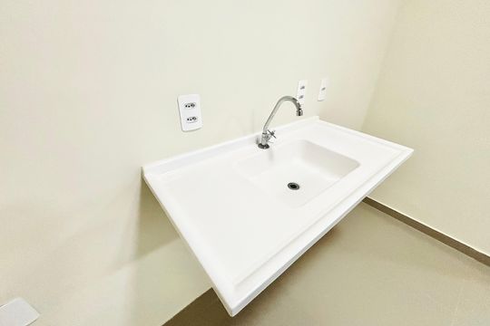 Cozinha de kitnet/studio à venda com 1 quarto, 24m² em Parque Paineiras, São Paulo