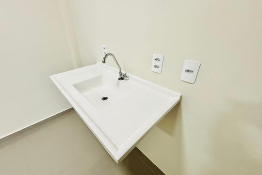 Cozinha de kitnet/studio à venda com 1 quarto, 24m² em Parque Paineiras, São Paulo