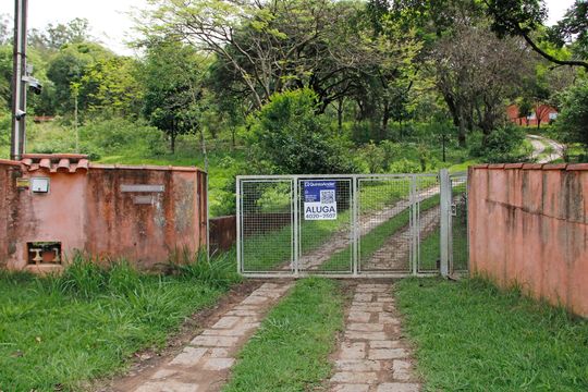 plaquinha de casa de condomínio para alugar com 3 quartos, 140m² em Santa Cândida, Vinhedo