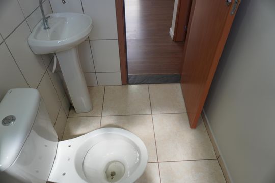 Banheiro de apartamento à venda com 2 quartos, 42m² em Jardim Bertoni, Americana