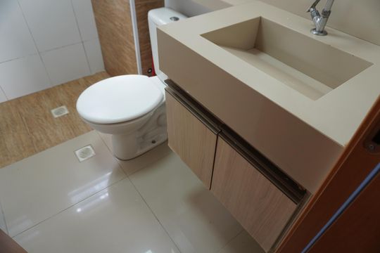 Banheiro de apartamento à venda com 2 quartos, 42m² em Jardim Bertoni, Americana