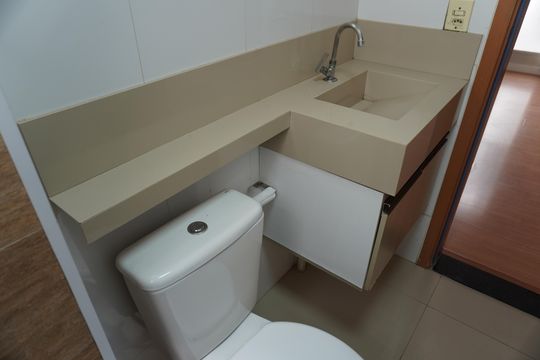 Banheiro de apartamento à venda com 2 quartos, 42m² em Jardim Bertoni, Americana