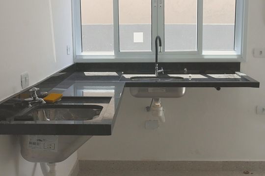 Cozinha de apartamento para alugar com 1 quarto, 56m² em Campininha, São Paulo