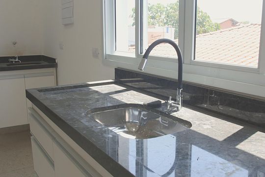 Cozinha de casa para alugar com 1 quarto, 28m² em Campininha, São Paulo