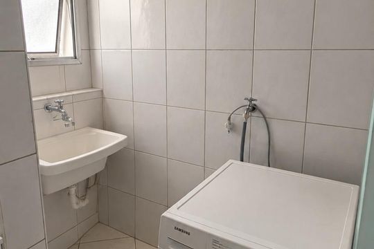 Área de serviço de apartamento para alugar com 2 quartos, 57m² em Bosque da Saúde, São Paulo