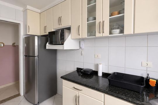 Cozinha de apartamento para alugar com 2 quartos, 57m² em Bosque da Saúde, São Paulo