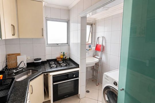 Cozinha de apartamento para alugar com 2 quartos, 57m² em Bosque da Saúde, São Paulo