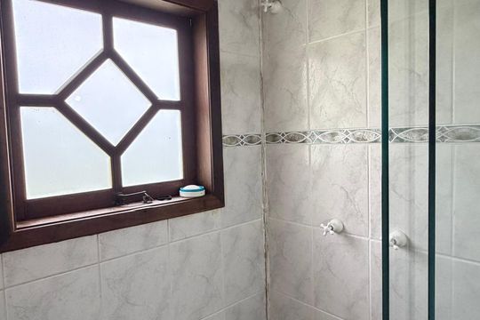 Casa de Condomínio para alugar com 3 quartos, 600m² em Jardim Ana Estela, Carapicuíba