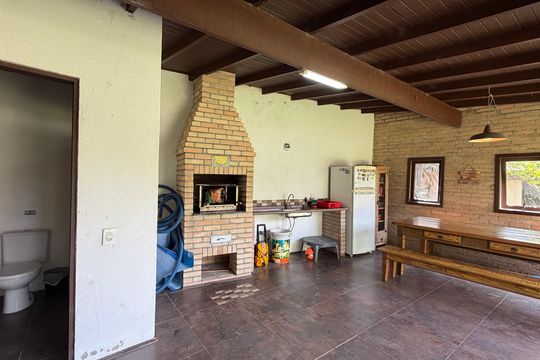 Casa de Condomínio para alugar com 3 quartos, 600m² em Jardim Ana Estela, Carapicuíba