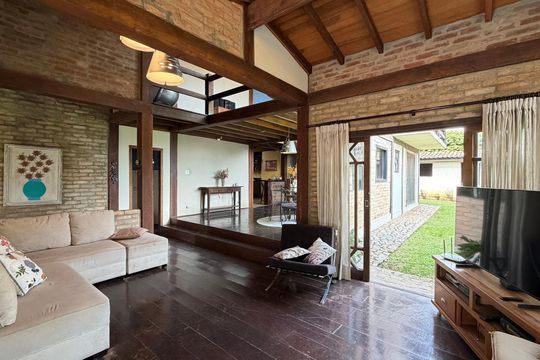 Casa de Condomínio para alugar com 3 quartos, 600m² em Jardim Ana Estela, Carapicuíba