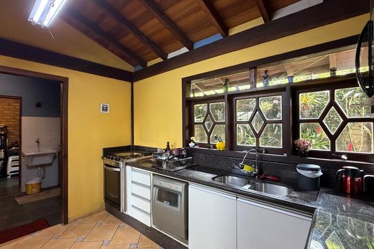 Casa de Condomínio para alugar com 3 quartos, 600m² em Jardim Ana Estela, Carapicuíba