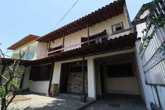 Frente de casa de condomínio para alugar com 4 quartos, 265m² em Taquara, Rio de Janeiro