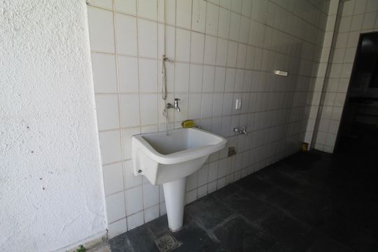 Área de Serviço de casa de condomínio para alugar com 4 quartos, 265m² em Taquara, Rio de Janeiro