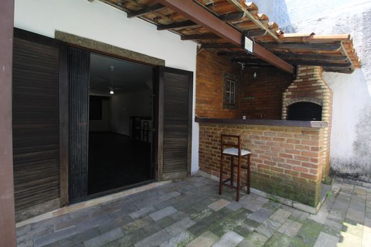 Área Externa de casa de condomínio para alugar com 4 quartos, 265m² em Taquara, Rio de Janeiro