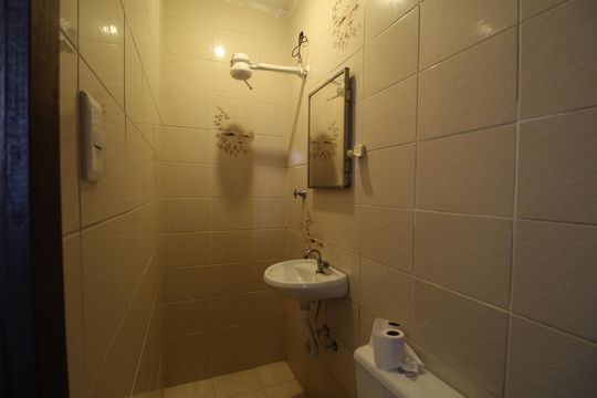Banheiro de Serviço de casa de condomínio para alugar com 4 quartos, 265m² em Taquara, Rio de Janeiro
