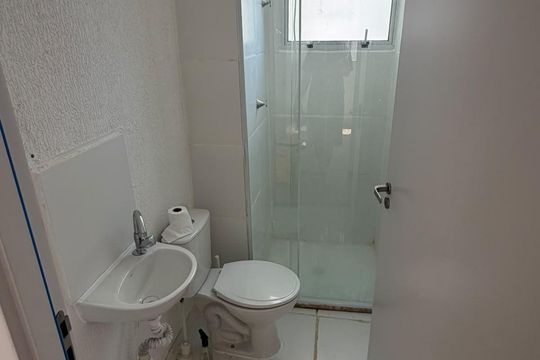 Banheiro de apartamento para alugar com 2 quartos, 42m² em Ipanema, Porto Alegre