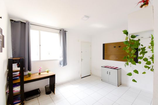 Sala de apartamento à venda com 2 quartos, 47m² em Pimentas, Guarulhos