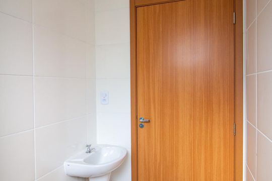 Banheiro de apartamento para alugar com 2 quartos, 48m² em Wanel Ville, Sorocaba