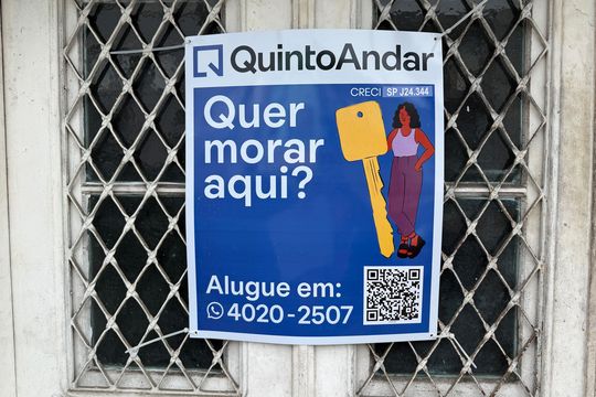 Placa instalada de casa para alugar com 3 quartos, 213m² em Vila Mathias, Santos