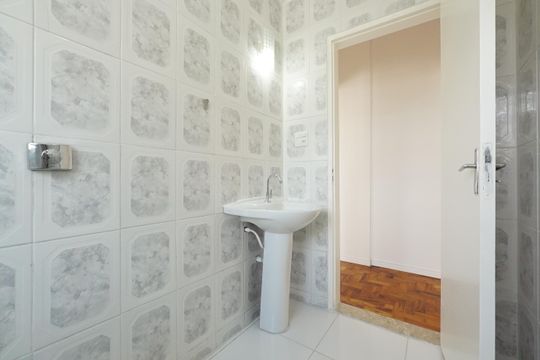 Banheiro de apartamento para alugar com 1 quarto, 44m² em Liberdade, São Paulo