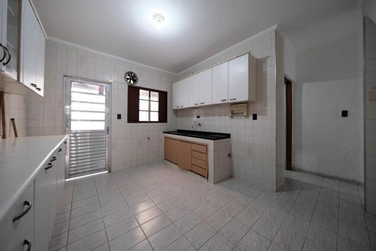 Cozinha de apartamento para alugar com 2 quartos, 150m² em Vila Ré, São Paulo