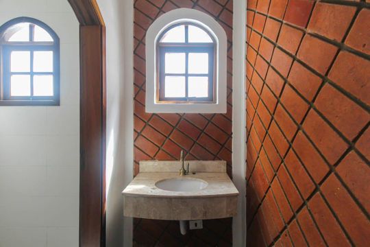 Lavabo de casa para alugar com 3 quartos, 200m² em Parque São Lucas, São Paulo