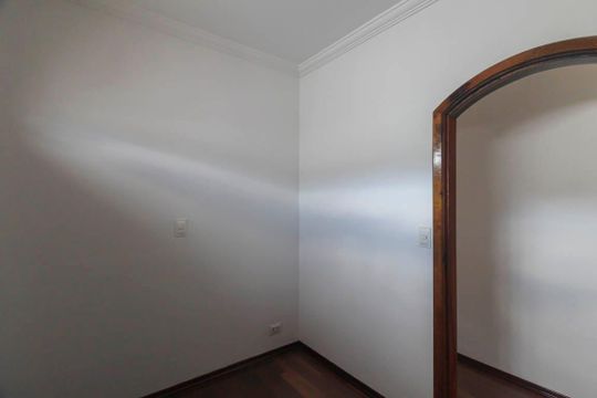 Casa para alugar com 3 quartos, 200m² em Parque São Lucas, São Paulo