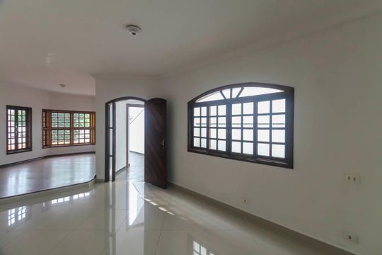 Casa para alugar com 3 quartos, 200m² em Parque São Lucas, São Paulo