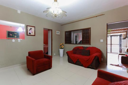 Sala de estar de casa à venda com 3 quartos, 120m² em Vila Espanhola, São Paulo