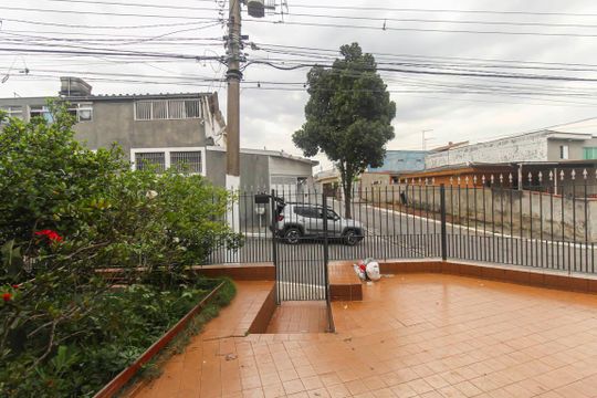 Sacada da Sala  de casa à venda com 3 quartos, 150m² em Jardim Ivone, São Paulo