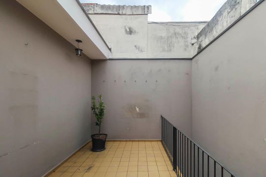Quintal de casa à venda com 3 quartos, 150m² em Jardim Ivone, São Paulo
