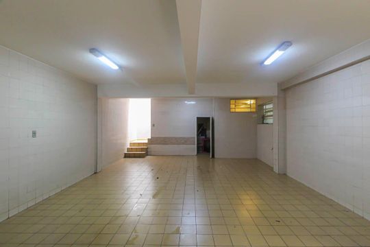 Garagem de casa à venda com 3 quartos, 150m² em Jardim Ivone, São Paulo