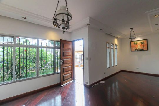 Casa à venda com 3 quartos, 150m² em Jardim Ivone, São Paulo