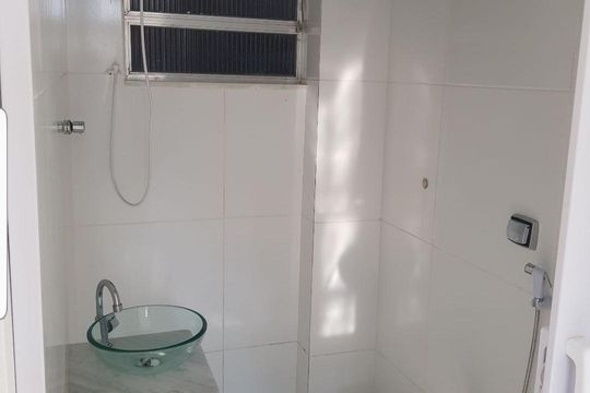 Banheiro de apartamento para alugar com 2 quartos, 75m² em Higienópolis, Rio de Janeiro