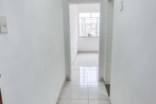 Corredor de entrada  de apartamento para alugar com 2 quartos, 75m² em Higienópolis, Rio de Janeiro