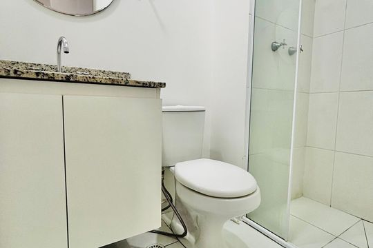 Banheiro  de apartamento para alugar com 1 quarto, 42m² em Alphaville Residencial Um, Barueri