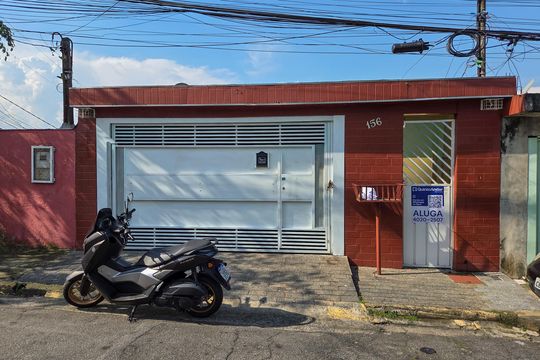 Fachada de casa para alugar com 1 quarto, 40m² em Jardim Clementino, Taboão da Serra
