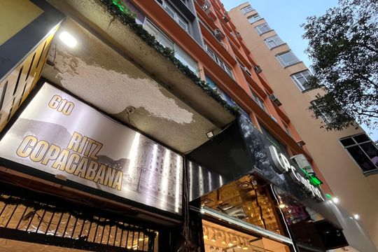 Fachada de apartamento para alugar com 1 quarto, 60m² em Copacabana, Rio de Janeiro