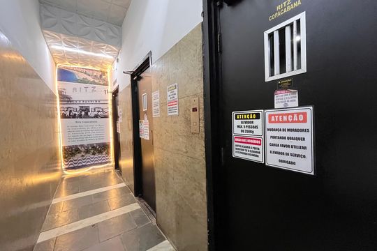 Portaria de apartamento para alugar com 1 quarto, 60m² em Copacabana, Rio de Janeiro