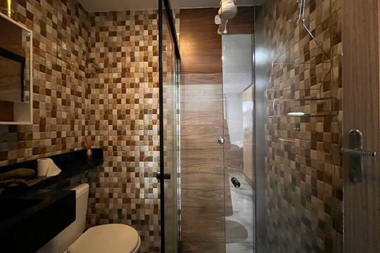 Banheiro da suíte de apartamento para alugar com 1 quarto, 60m² em Copacabana, Rio de Janeiro